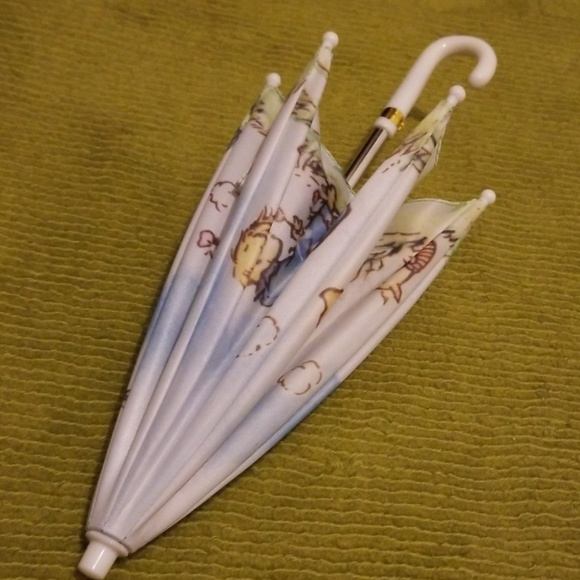 SOLD..DISNEY CLASSIC WINNIE THE POOH Mini Umbrella - Picture 4 of 4